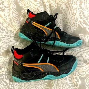 PUMA kids bball sneakers sz 4